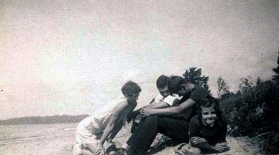 The 4, Bubs facing camera