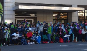 Crowd - passing the time